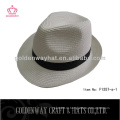 Модные белые классические шляпы для летней пляжной поездки